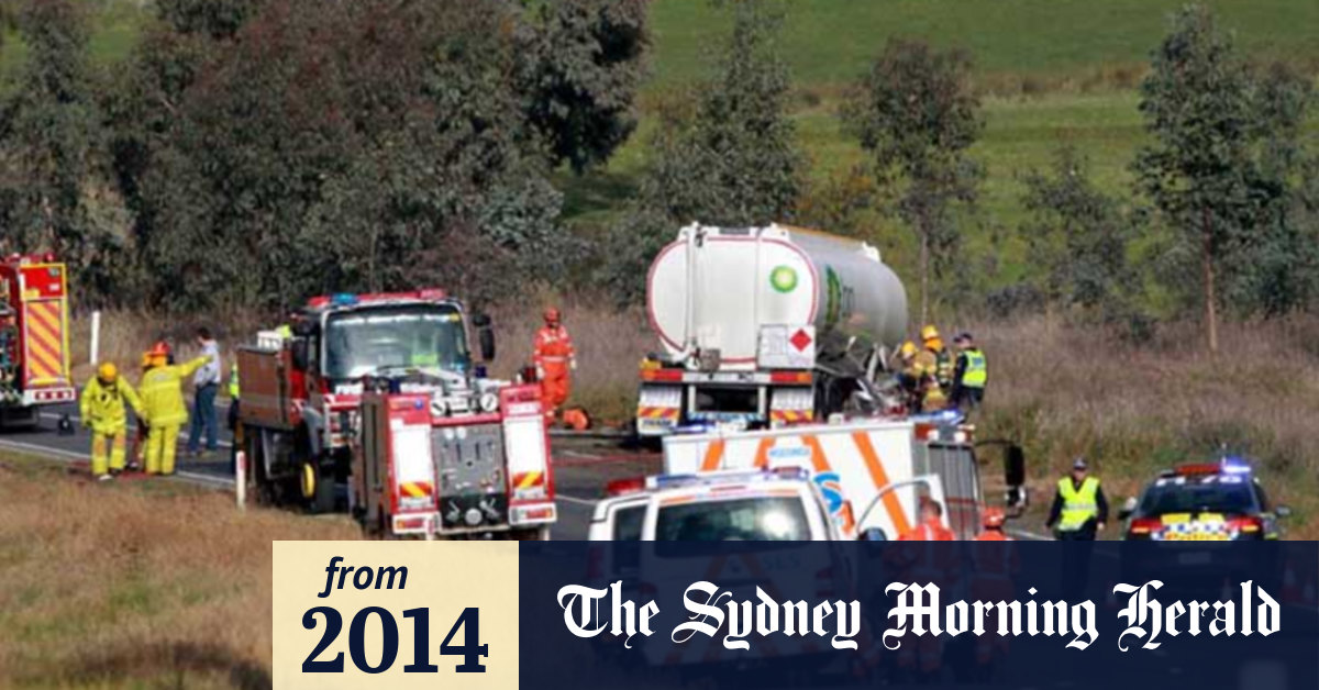 Video Three dead in petrol tanker crash